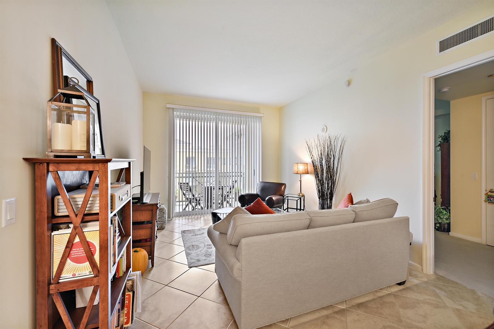 403 S SAPODILLA Avenue # 817, West Palm Beach FL 33401 photo 3