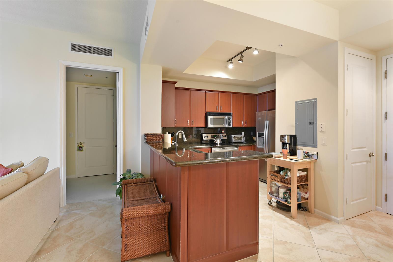 403 S SAPODILLA Avenue # 817, West Palm Beach FL 33401 photo 5
