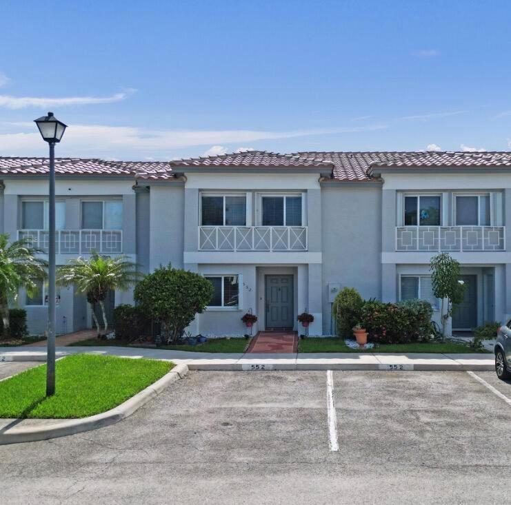 552 NW 208th Terrace, Pembroke Pines FL 33029 photo 2