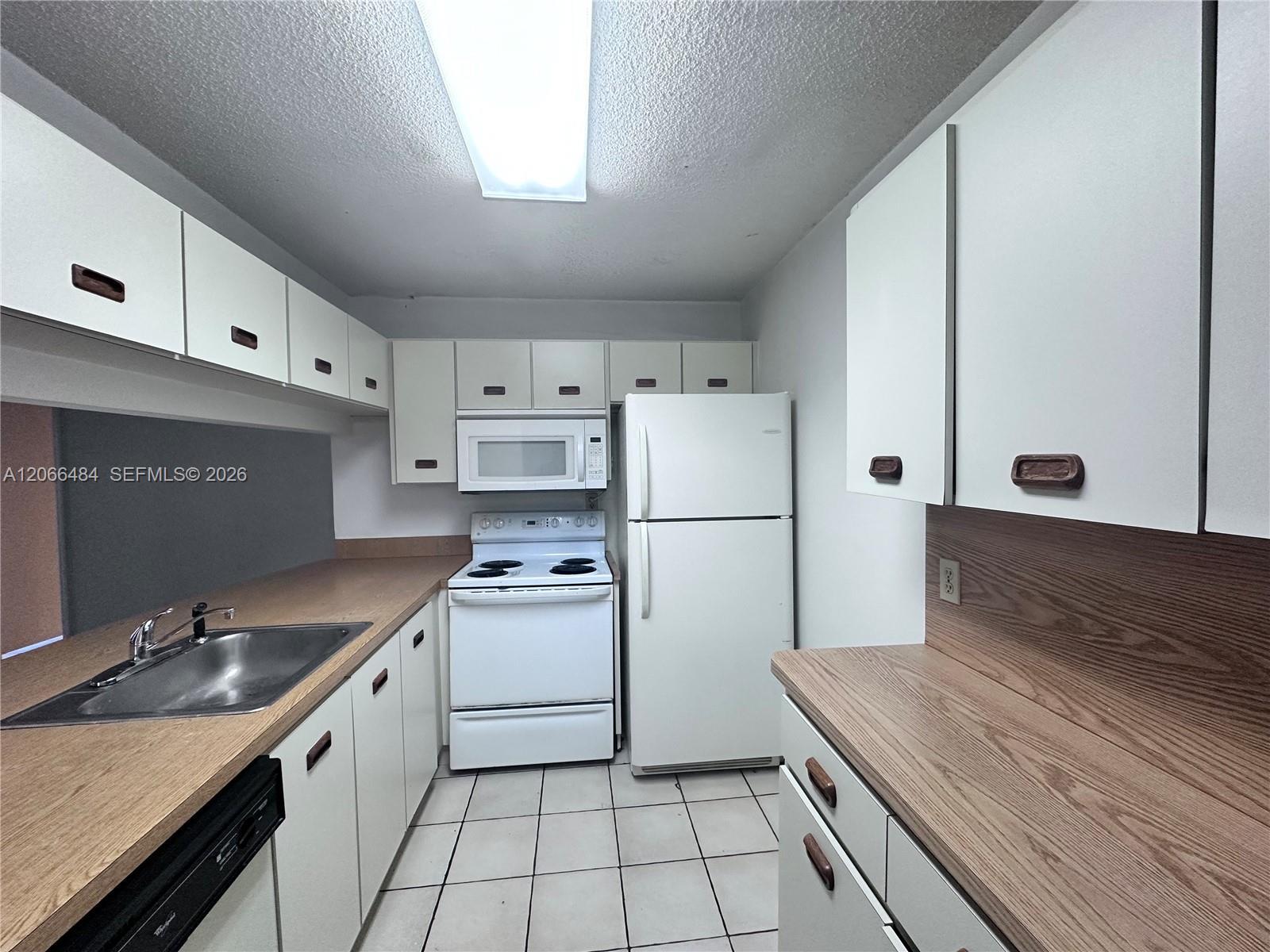 2740 W 63rd Pl # 25, Hialeah FL 33016 photo 3