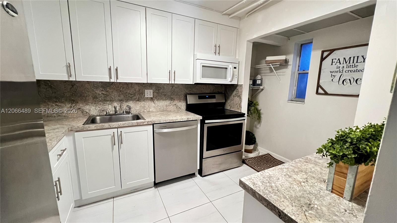 8060 Fairview Dr # 101, Tamarac FL 33321