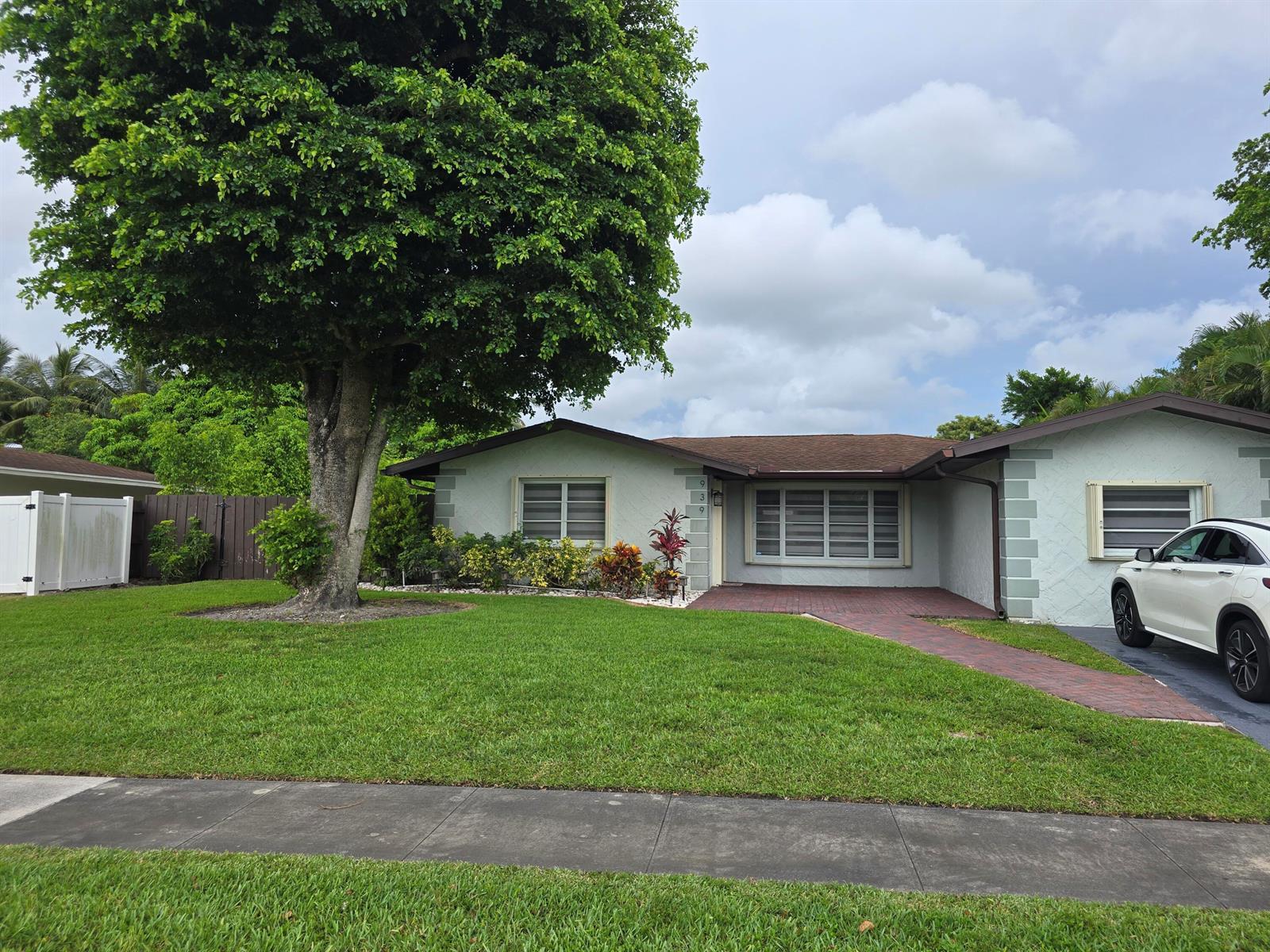 939 HIBISCUS Drive, Royal Palm Beach FL 33411