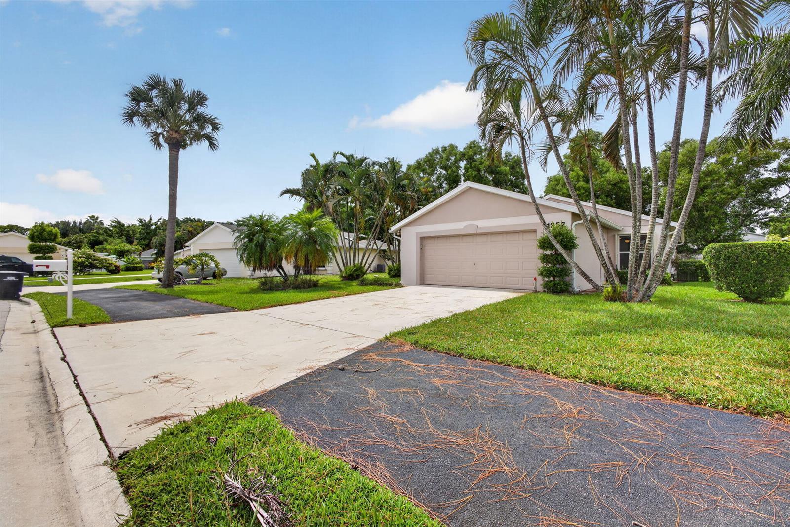 1252 PINE SAGE Circle, West Palm Beach FL 33409 photo 3