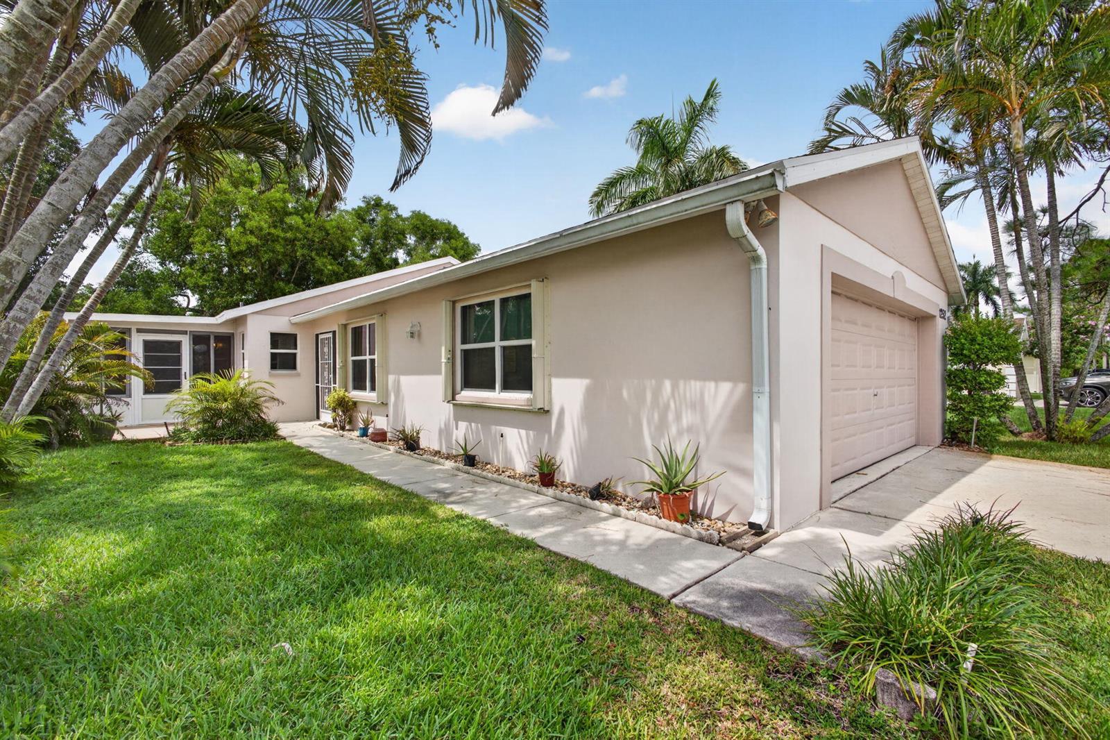 1252 PINE SAGE Circle, West Palm Beach FL 33409 photo 5