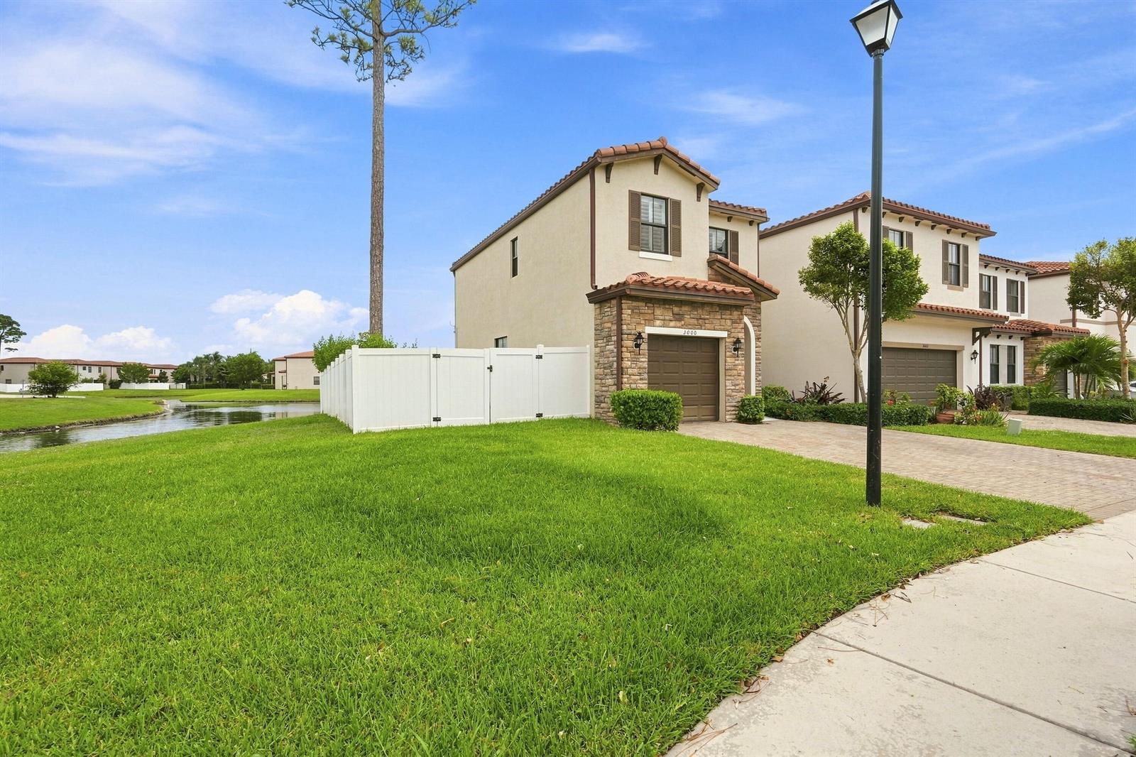 3000 KING PALM Way, Riviera Beach FL 33410 photo 3