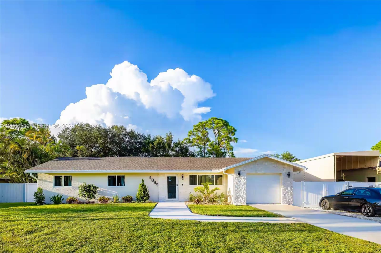 4899 Canal Dr, Lake Worth FL 33463 photo 3