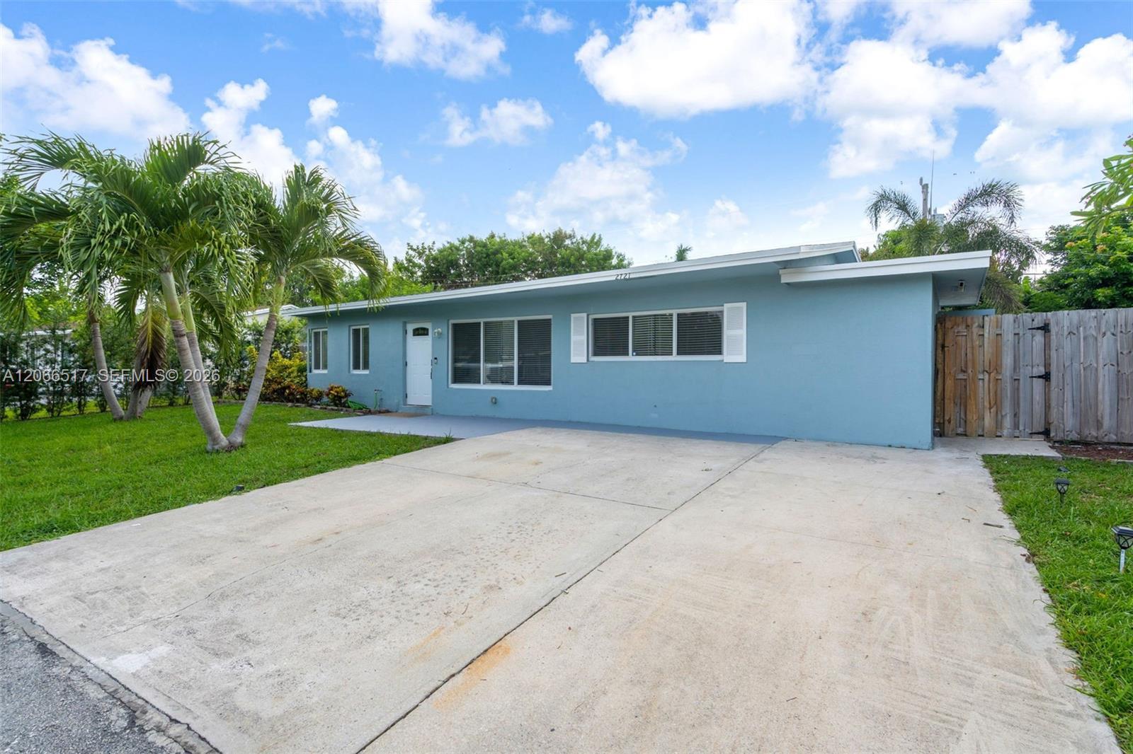 2721 NE 8th Ave, Pompano Beach FL 33064