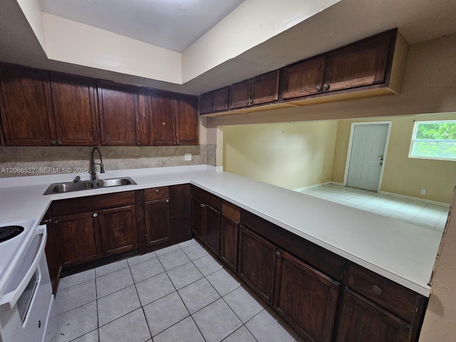 954 SW 74th Ave, North Lauderdale FL 33068 photo 5