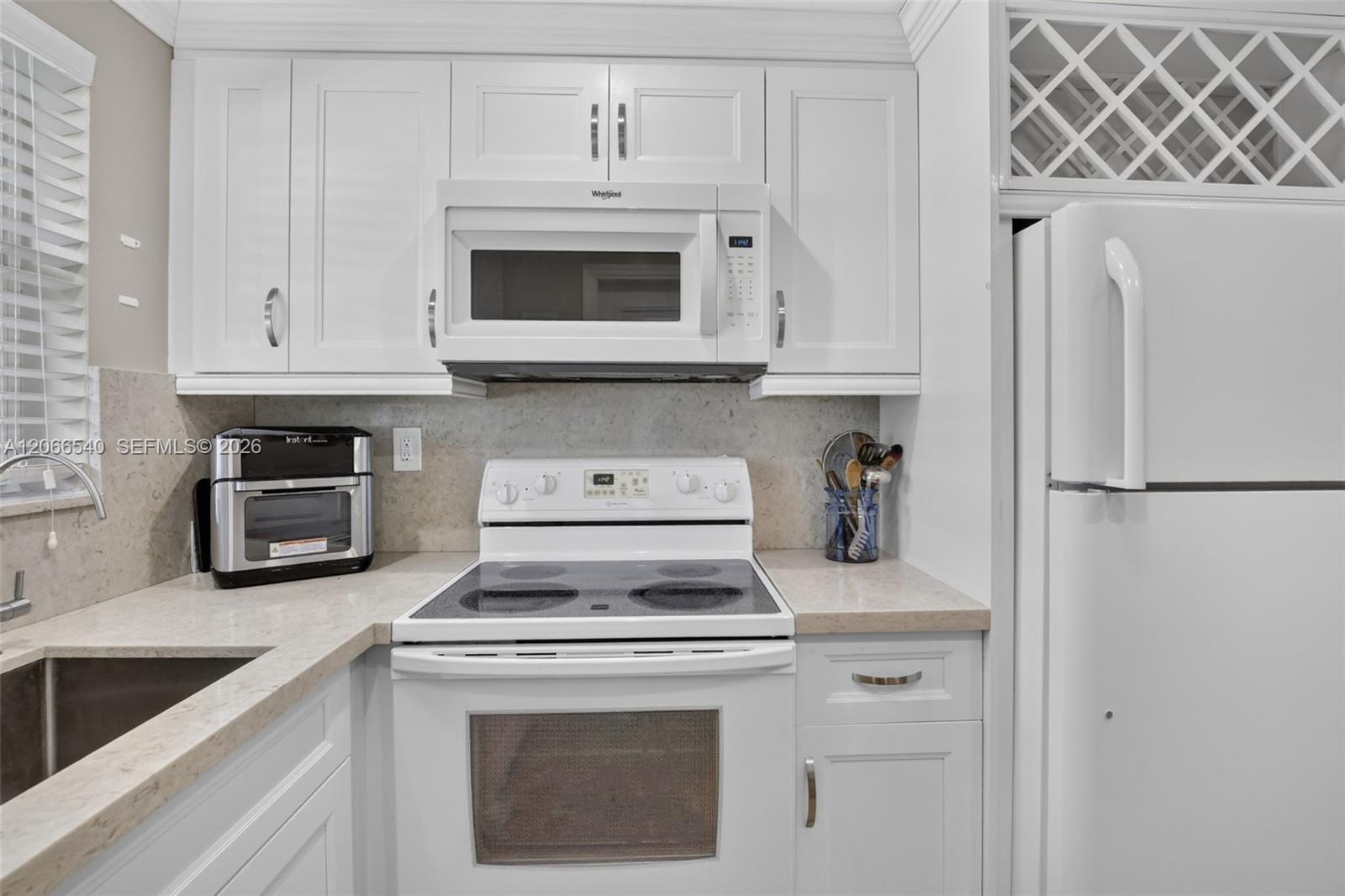 580 Egret Dr # 108, Hallandale Beach FL 33009 photo 4