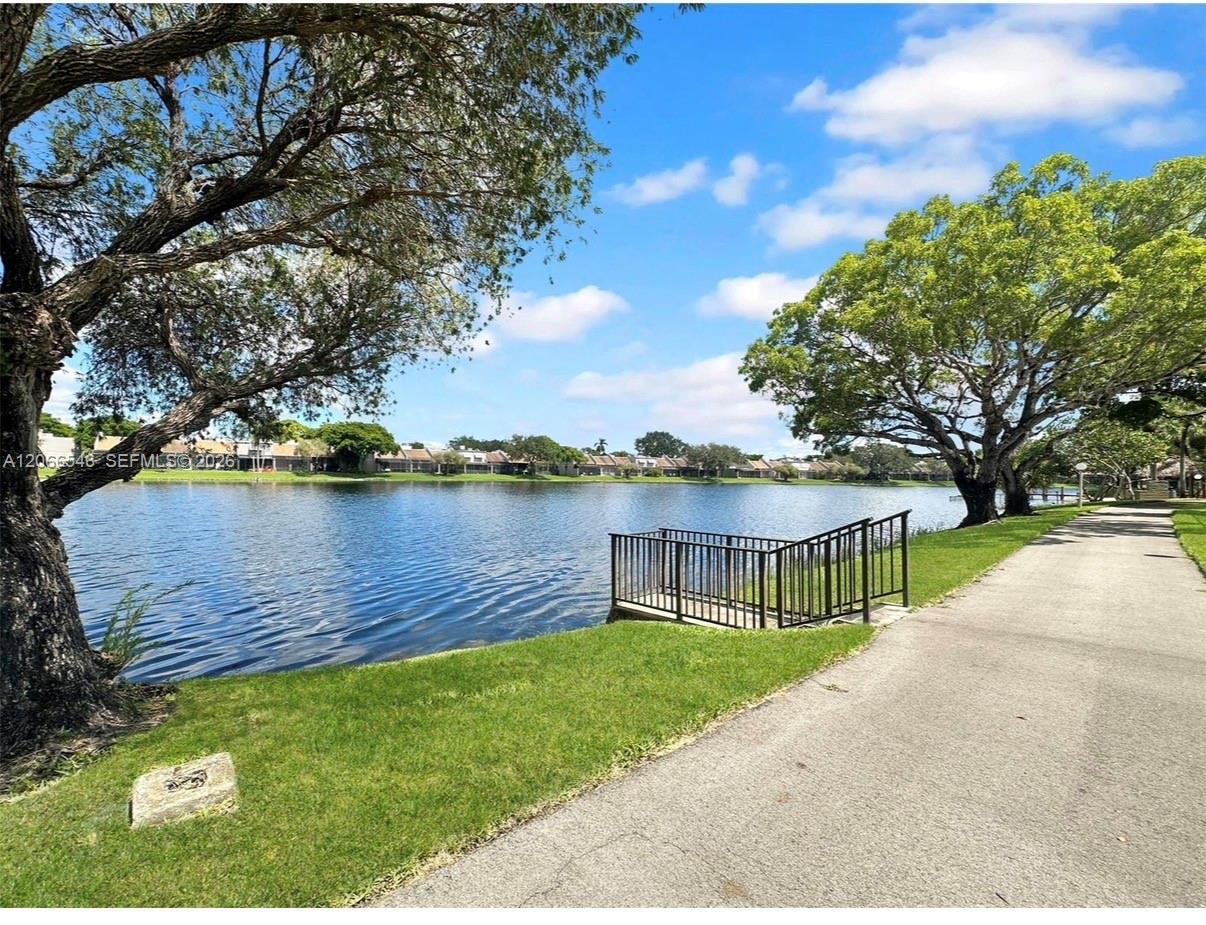 901 Colony Point Cir # 111, Pembroke Pines FL 33026 photo 3