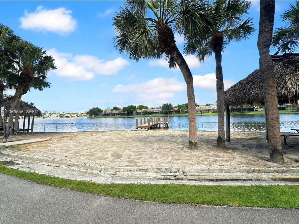 901 Colony Point Cir # 111, Pembroke Pines FL 33026 photo 4