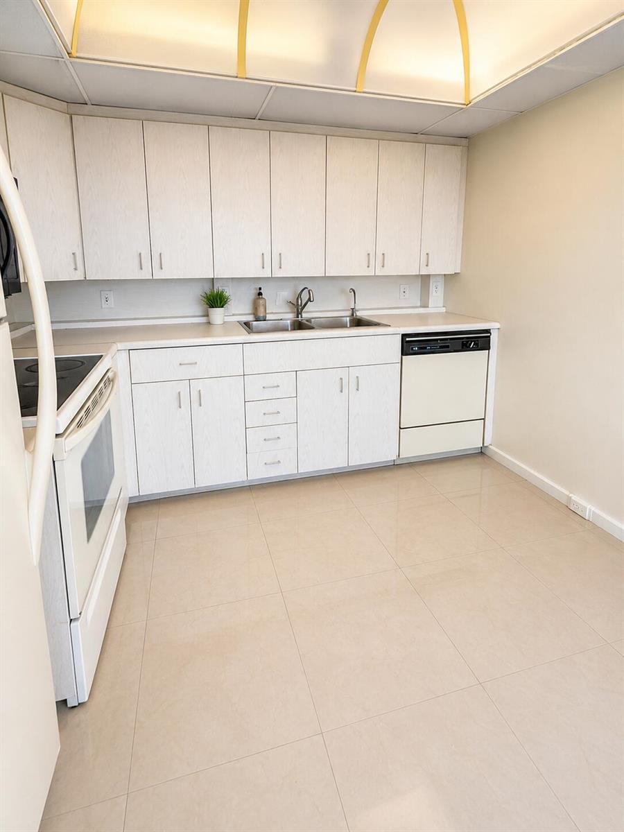 4024 Newcastle B, Boca Raton FL 33434 photo 2