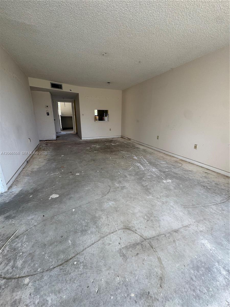 8325 Sunrise Lakes Blvd # 112, Sunrise FL 33322