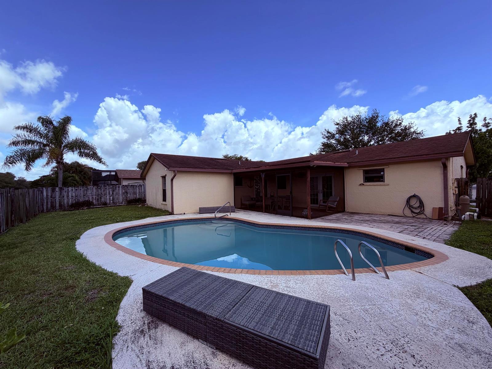 9500 NW 31ST Place, Sunrise FL 33351 photo 2