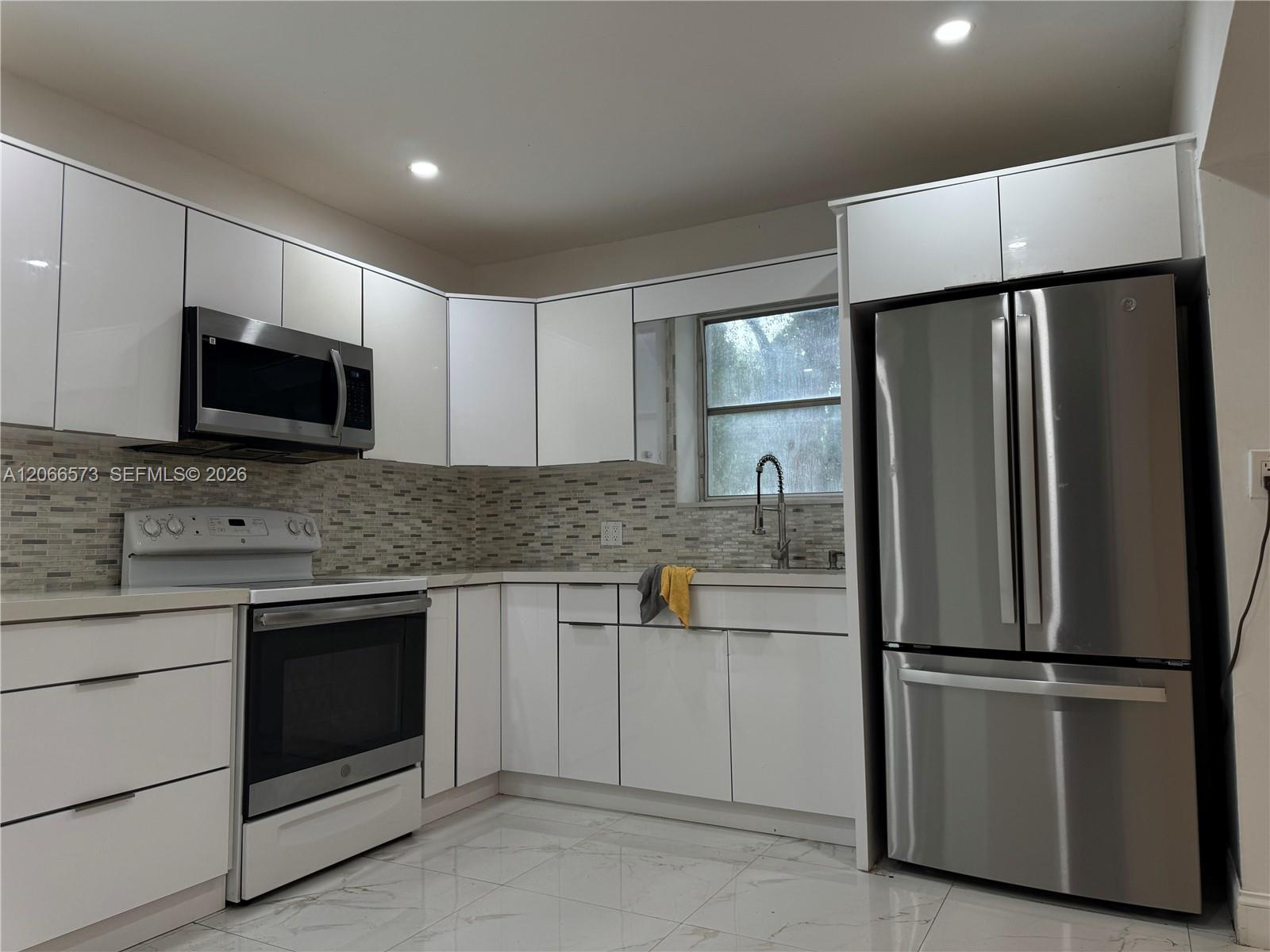 1543 NE 144th St # 1, Miami FL 33161 photo 2