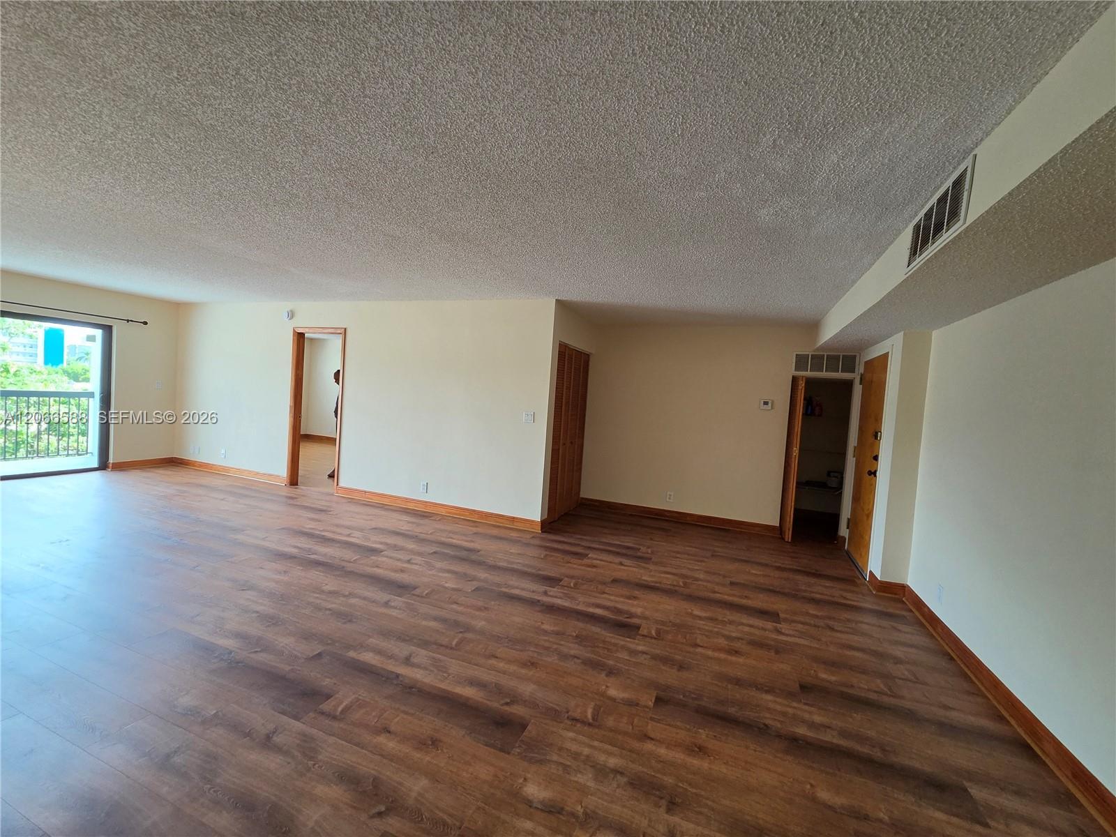 Hallandale Beach, FL 33009 photo 2
