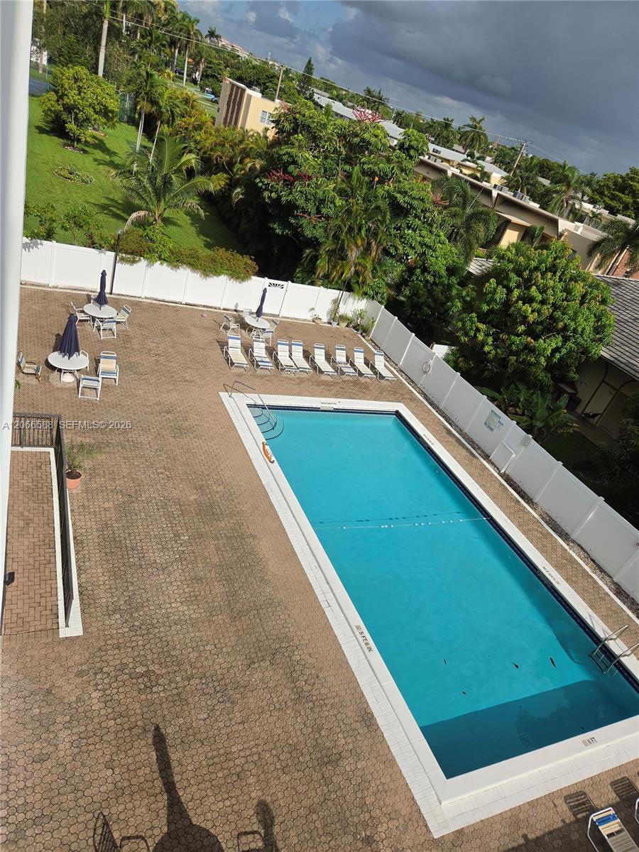 Hallandale Beach, FL 33009 photo 5