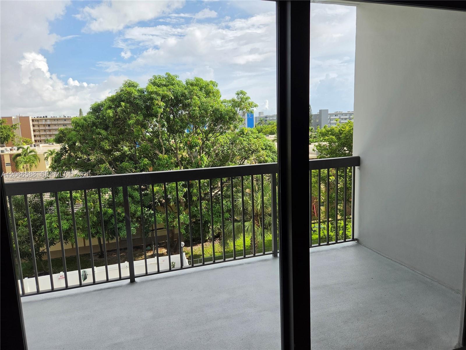 Hallandale Beach, FL 33009 photo 4
