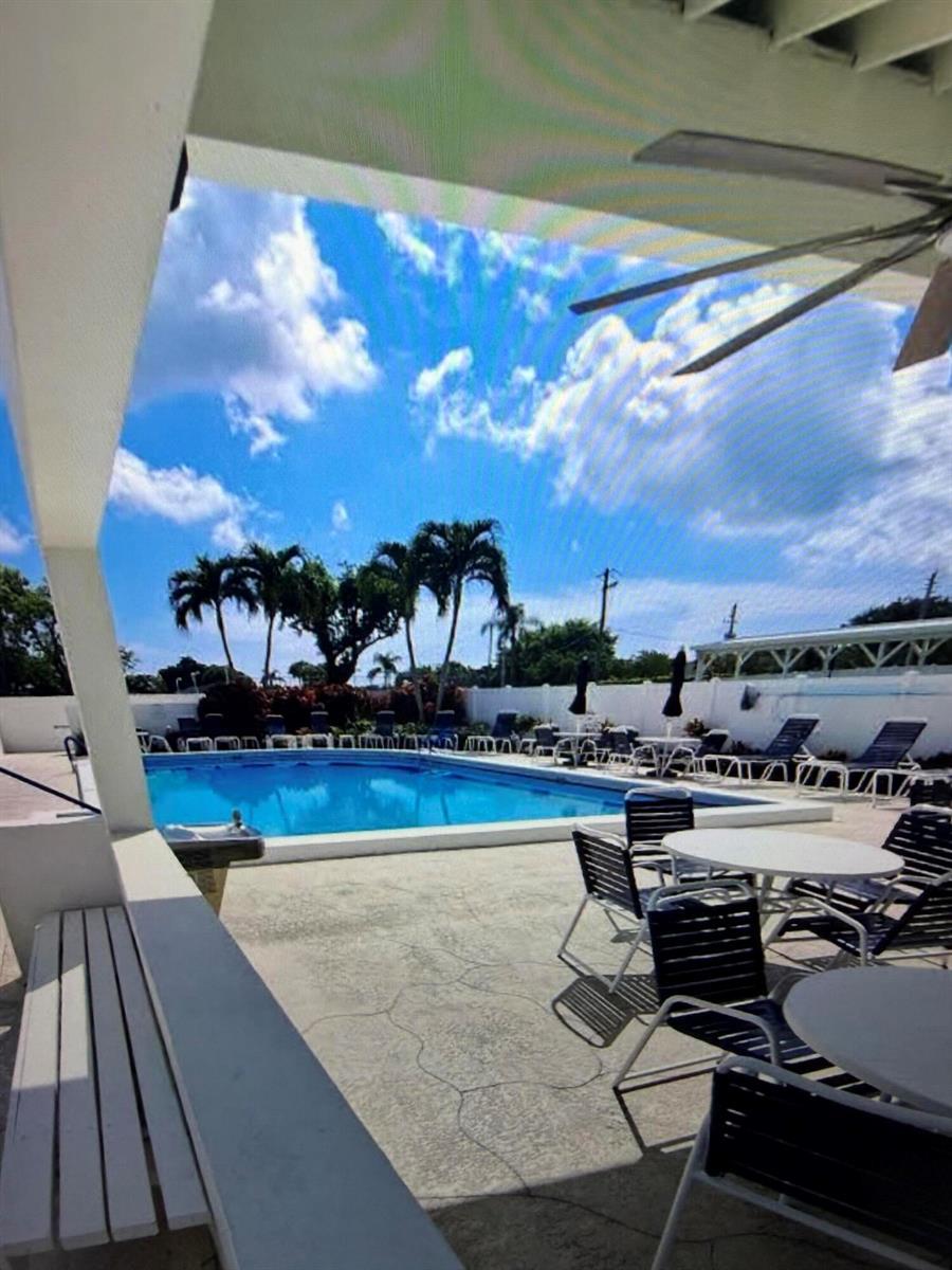 827 Sunglow Street, Boynton Beach FL 33436 photo 2