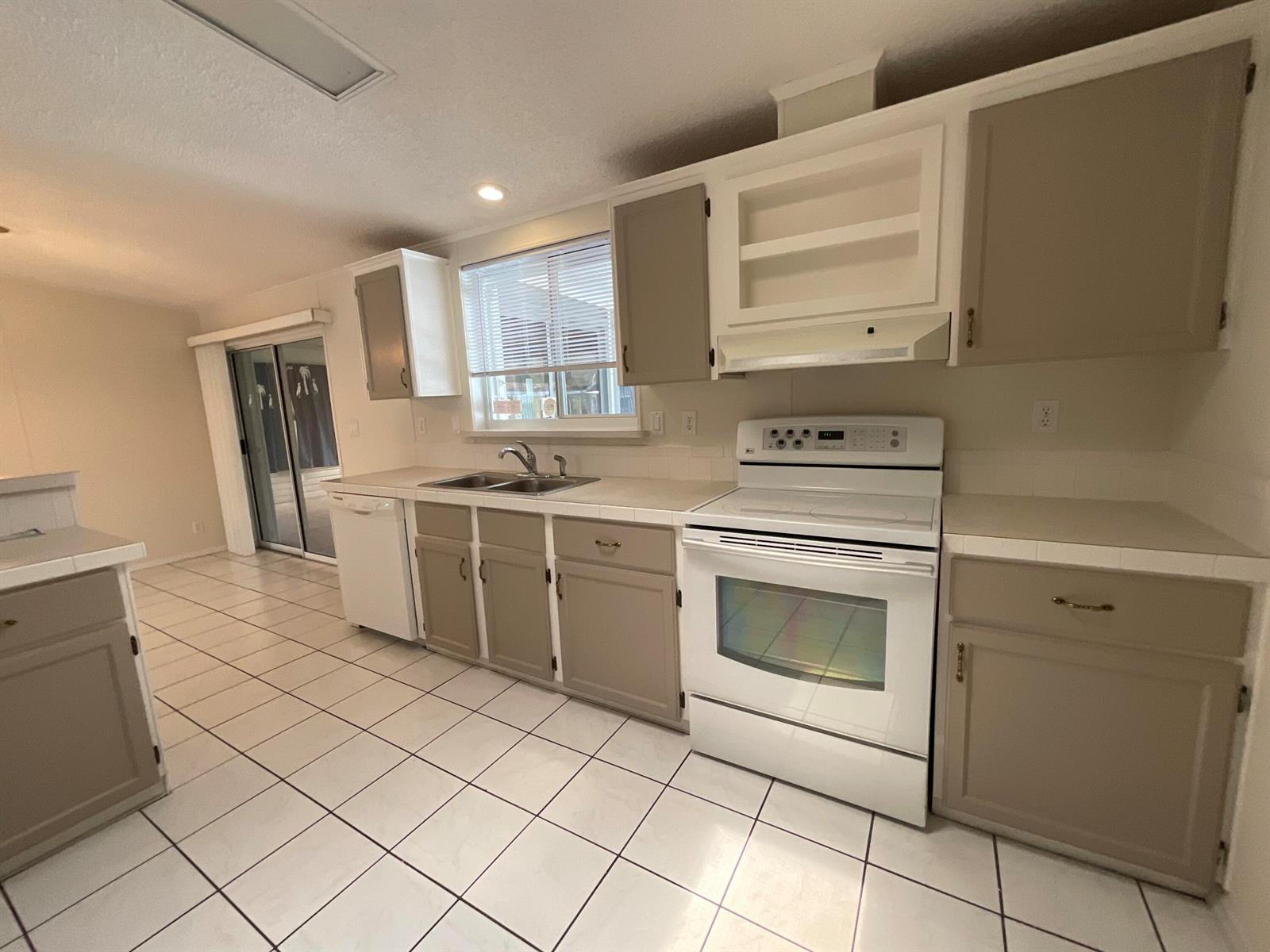 827 Sunglow Street, Boynton Beach FL 33436 photo 5