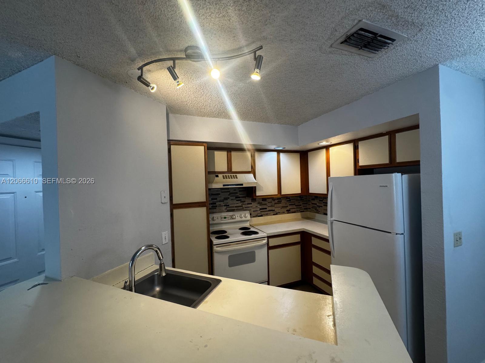 3360 N Pinewalk Dr N # 1324, Margate FL 33063 photo 4