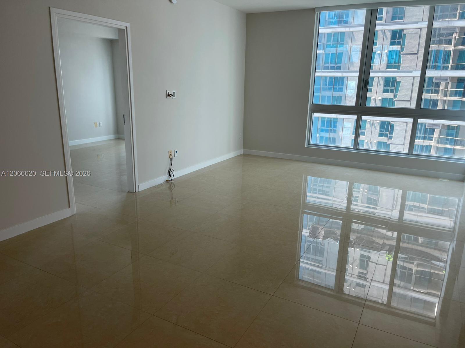 300 S Biscayne Blvd # 2804, Miami FL 33131 photo 2