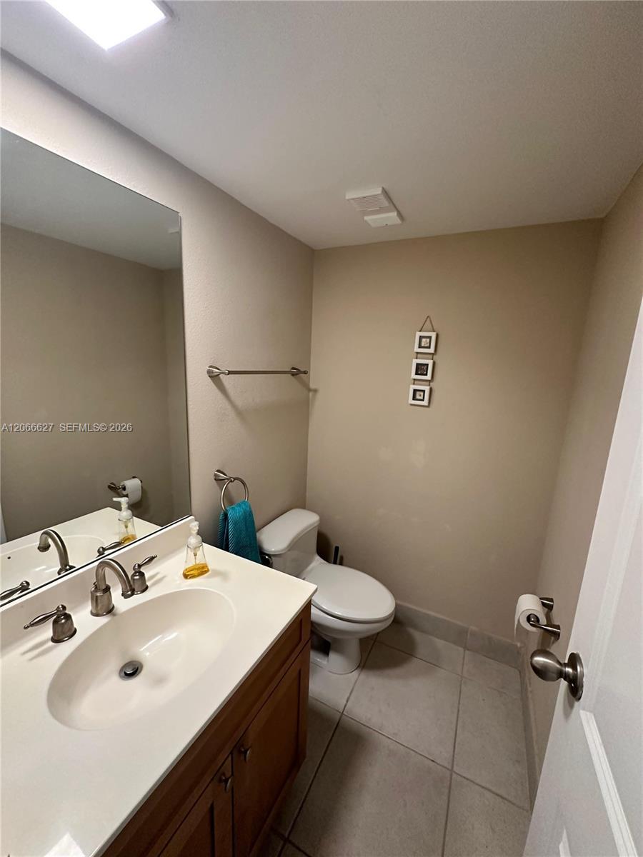 1830 Embassy Dr # 118, West Palm Beach FL 33401 photo 3