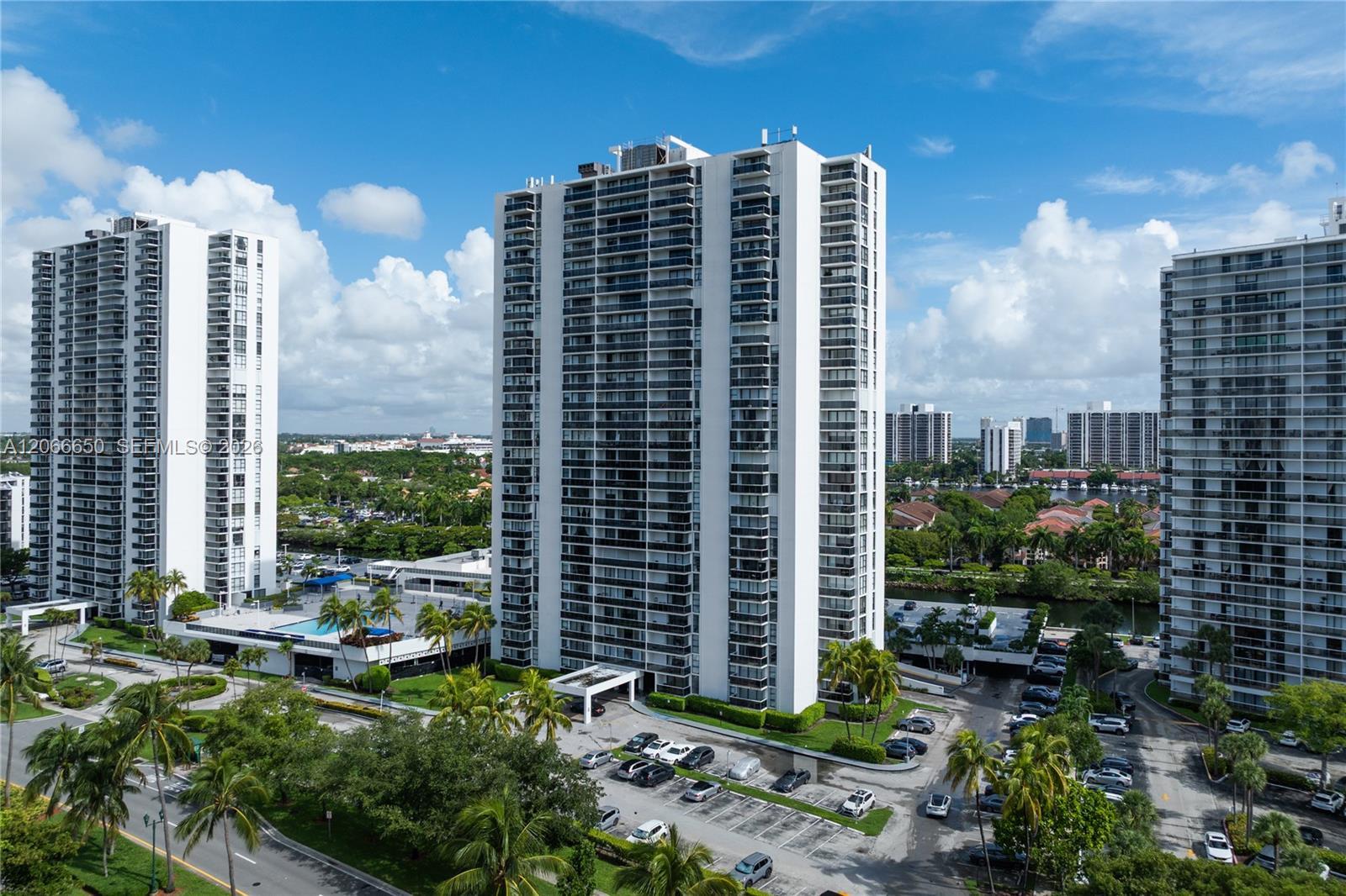3675 N Country Club Dr # 401, Aventura FL 33180 photo 2