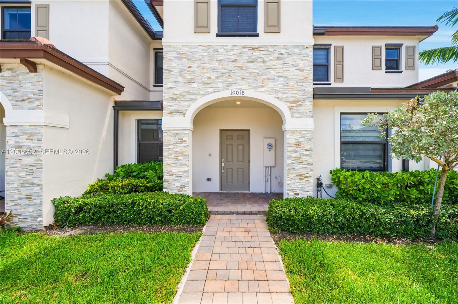 10018 SW 228th Ter, Miami FL 33190 photo 2