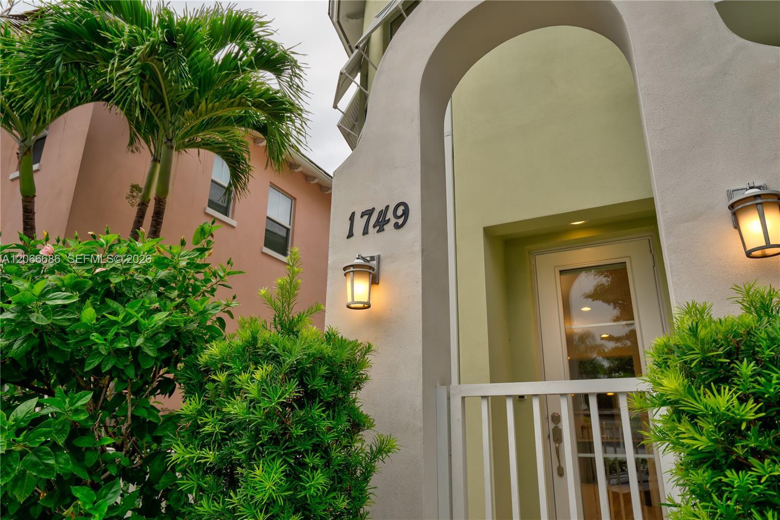 1749 NE 9th St, Fort Lauderdale FL 33304 photo 3