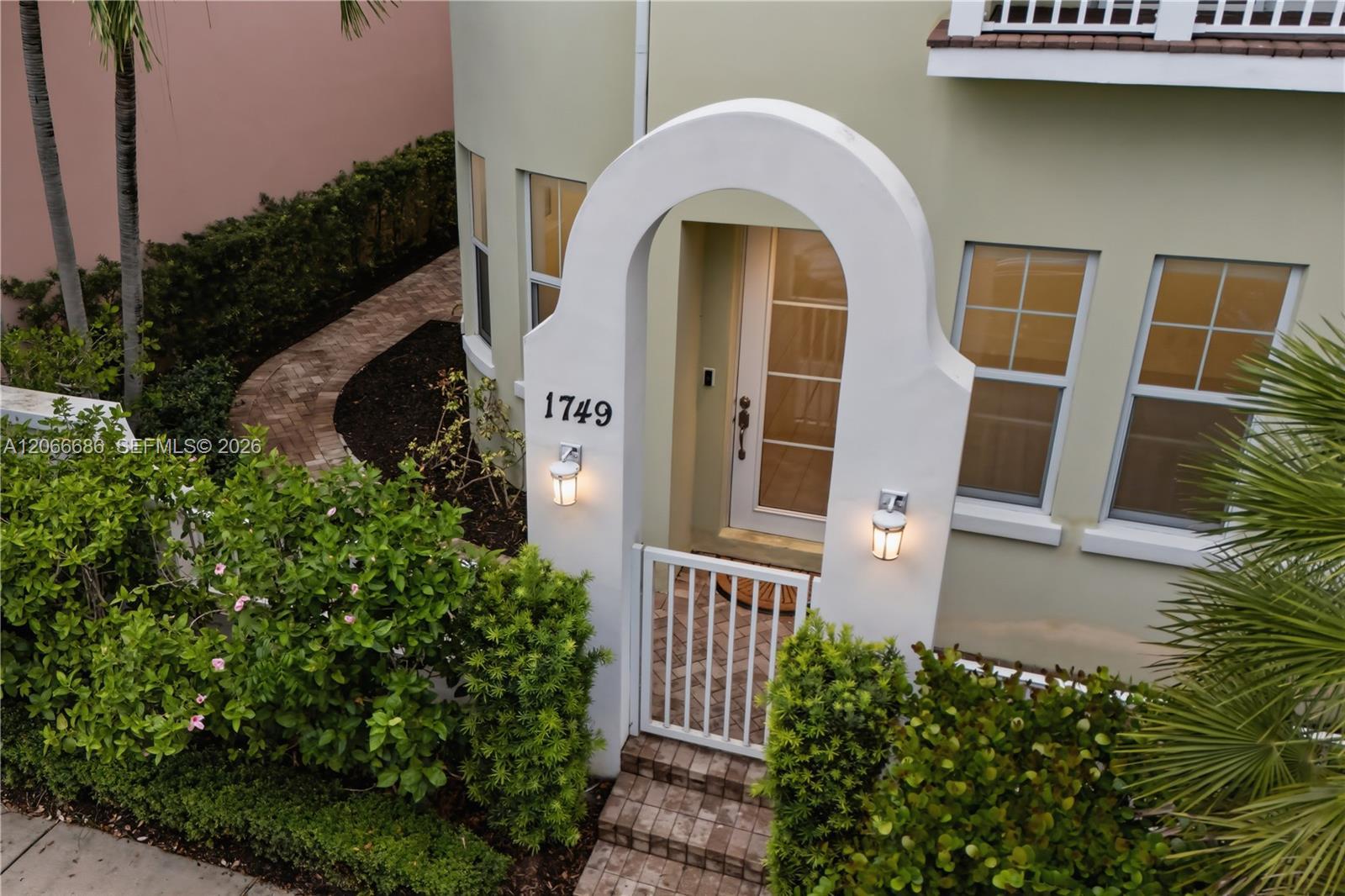 1749 NE 9th St, Fort Lauderdale FL 33304 photo 4