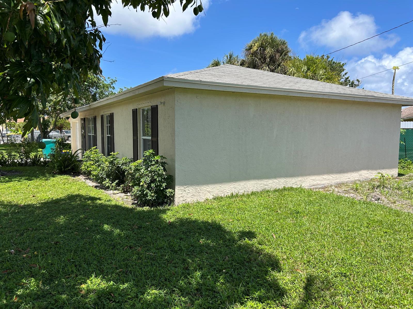 806 NW 1ST Street, Boynton Beach FL 33435