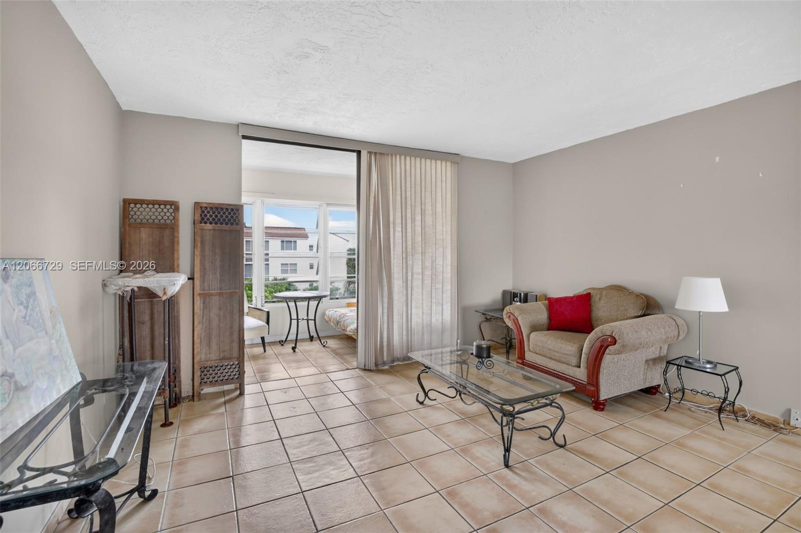 2811 Somerset Dr # 405, Lauderdale Lakes FL 33311 photo 2