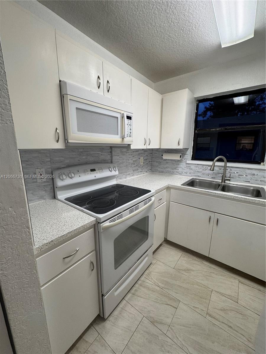 2124-2126 Thomas St # 2126, Hollywood FL 33020 photo 4