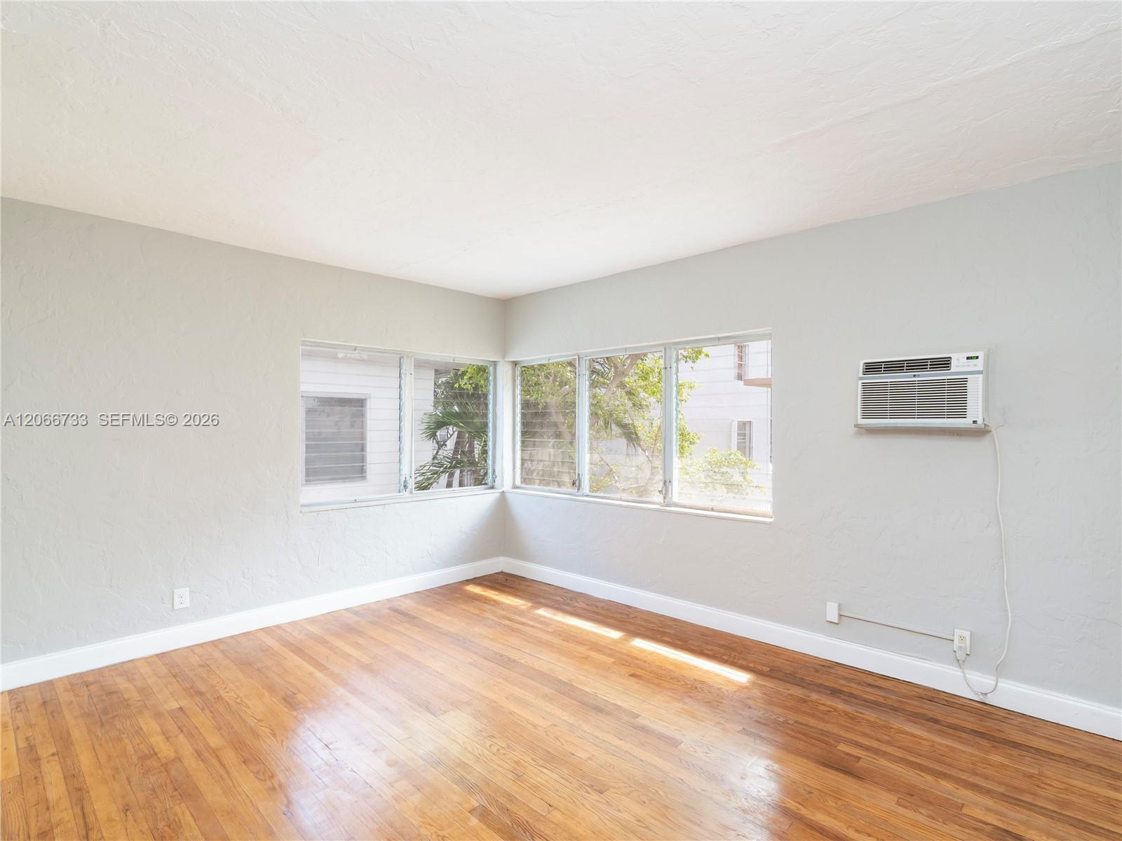 7635 Dickens Ave # 8, Miami Beach FL 33141 photo 2