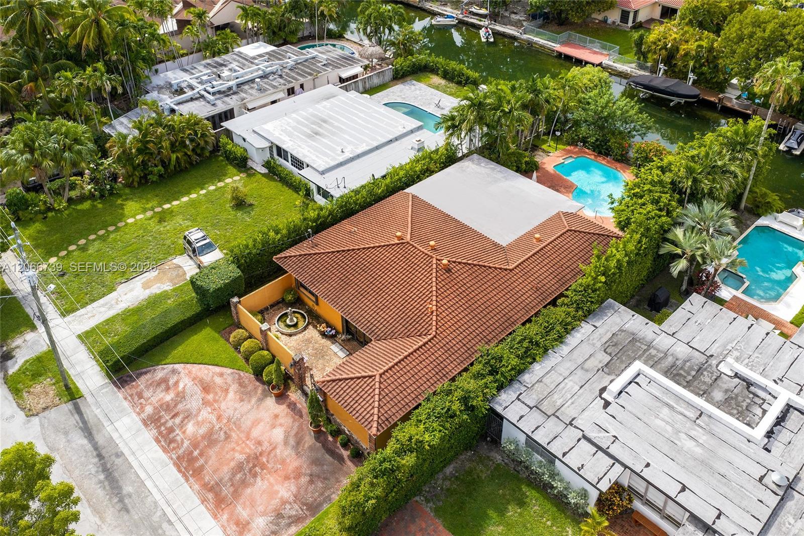 1860 Cleveland Rd, Miami Beach FL 33141 photo 3