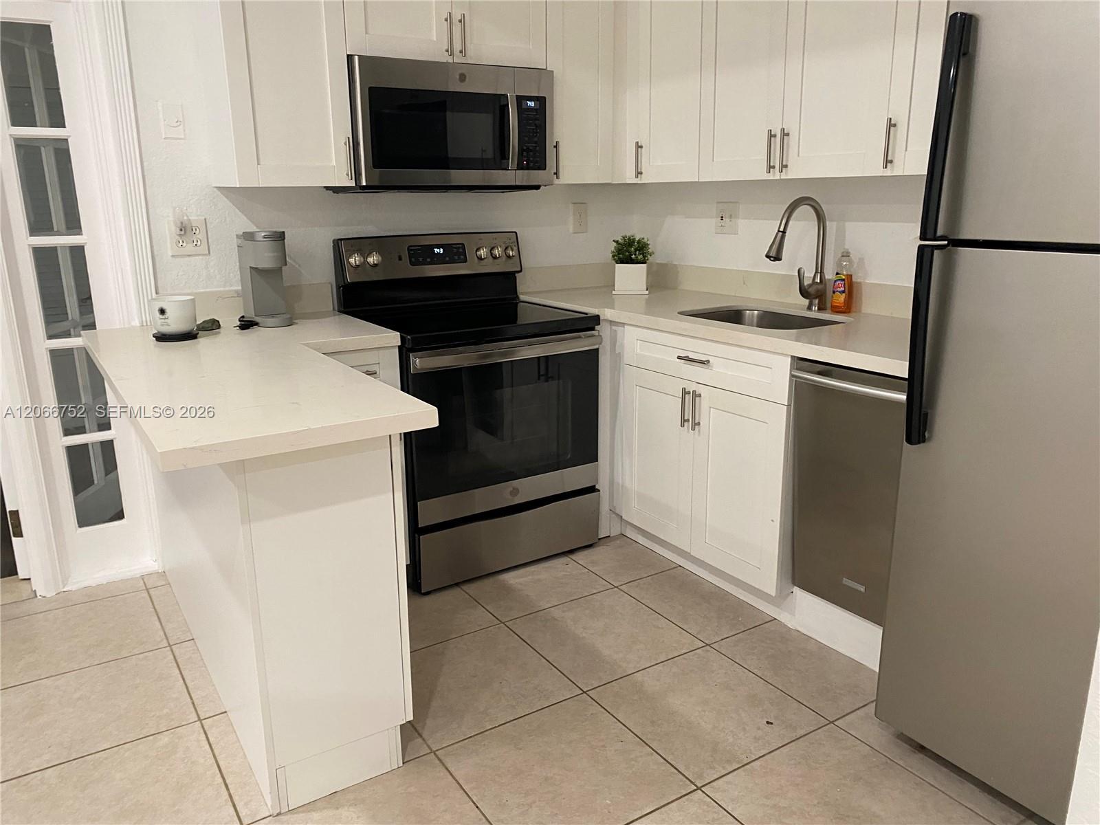 1 Edgewater Dr # 103, Coral Gables FL 33133 photo 4