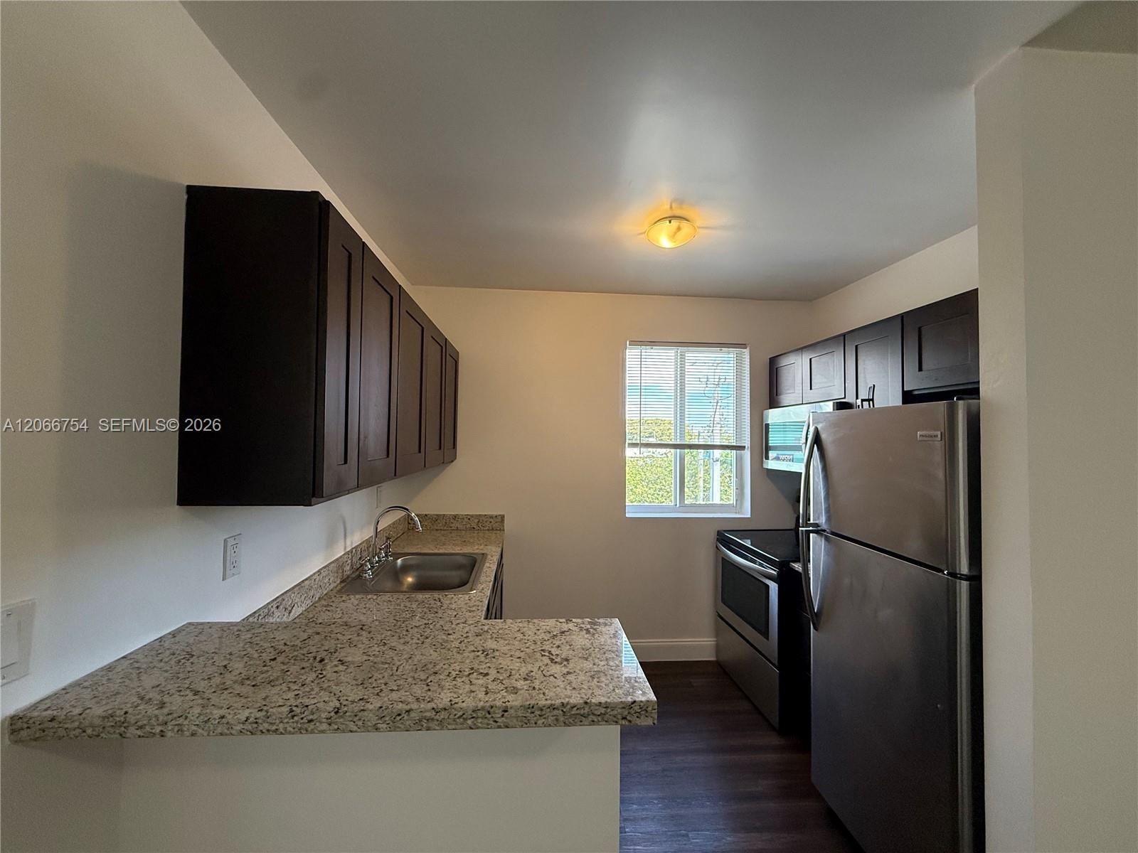 540 NW 7th St # 35, Miami FL 33136 photo 2