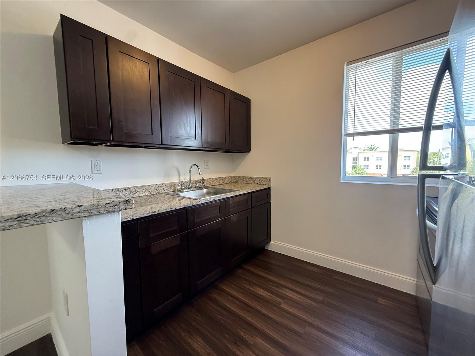 540 NW 7th St # 35, Miami FL 33136 photo 5