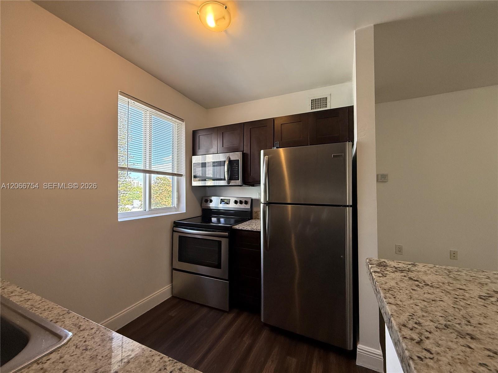 540 NW 7th St # 35, Miami FL 33136 photo 4