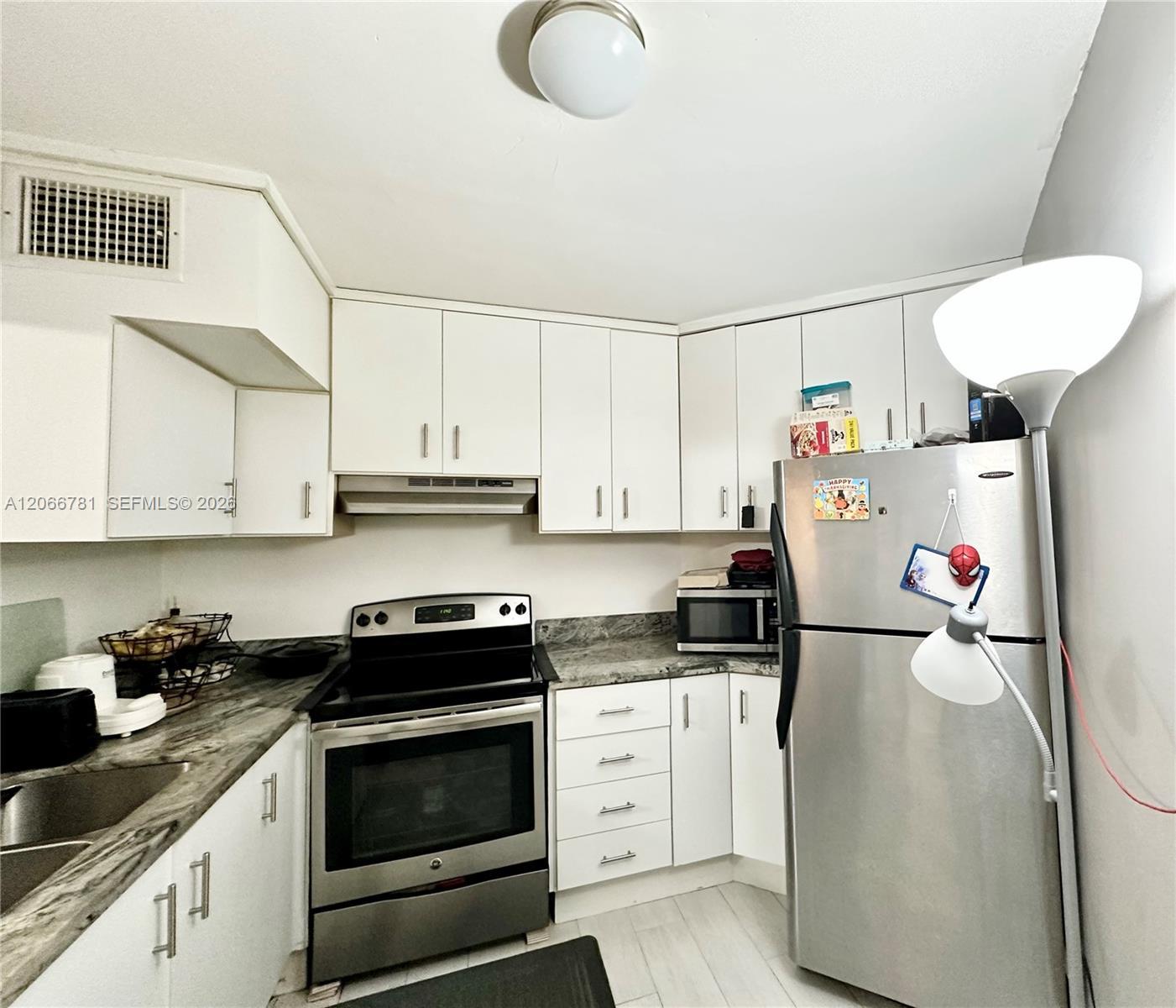 9427 Fontainebleau Blvd # 34, Miami FL 33172 photo 2
