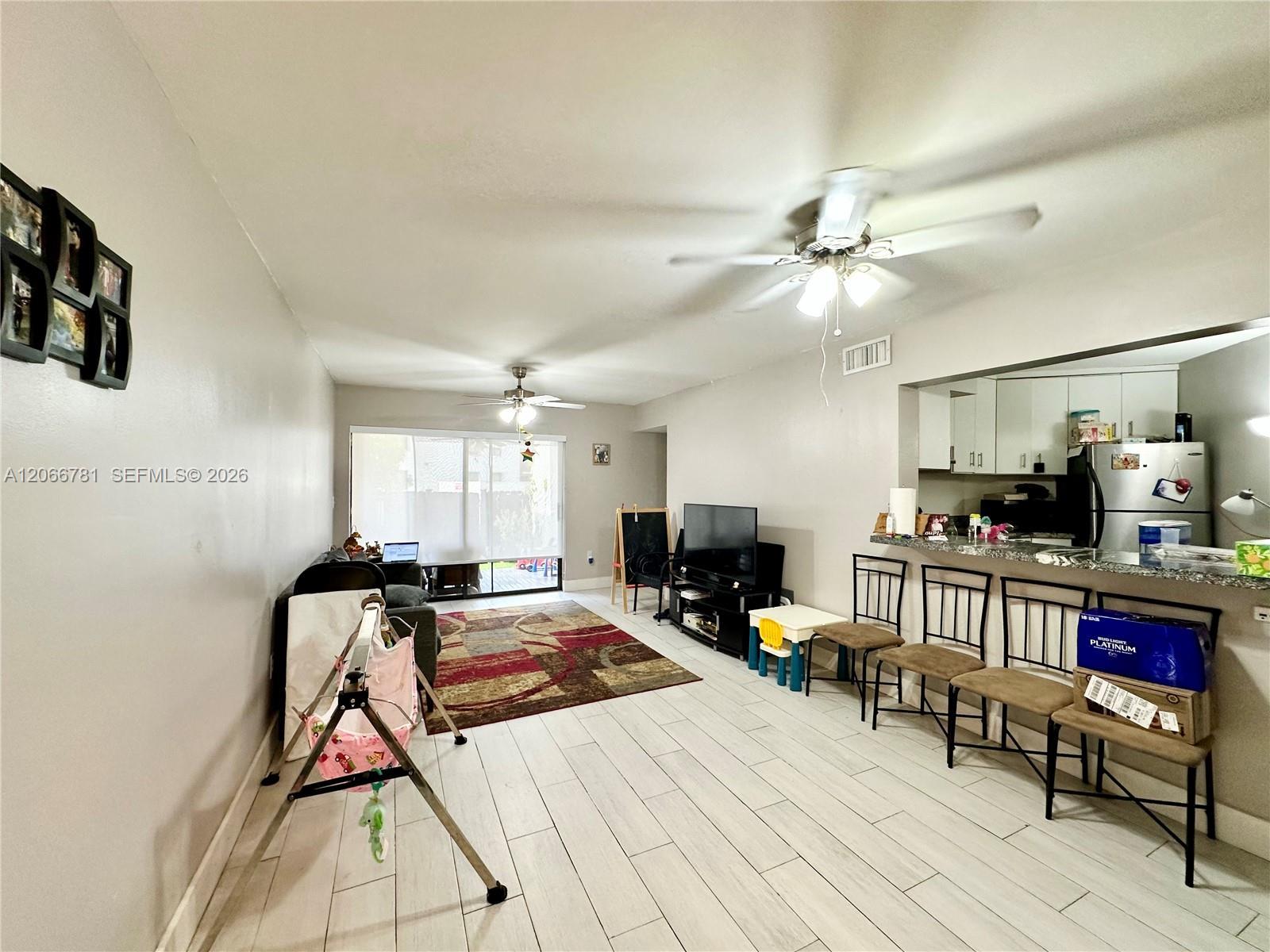 9427 Fontainebleau Blvd # 34, Miami FL 33172 photo 4