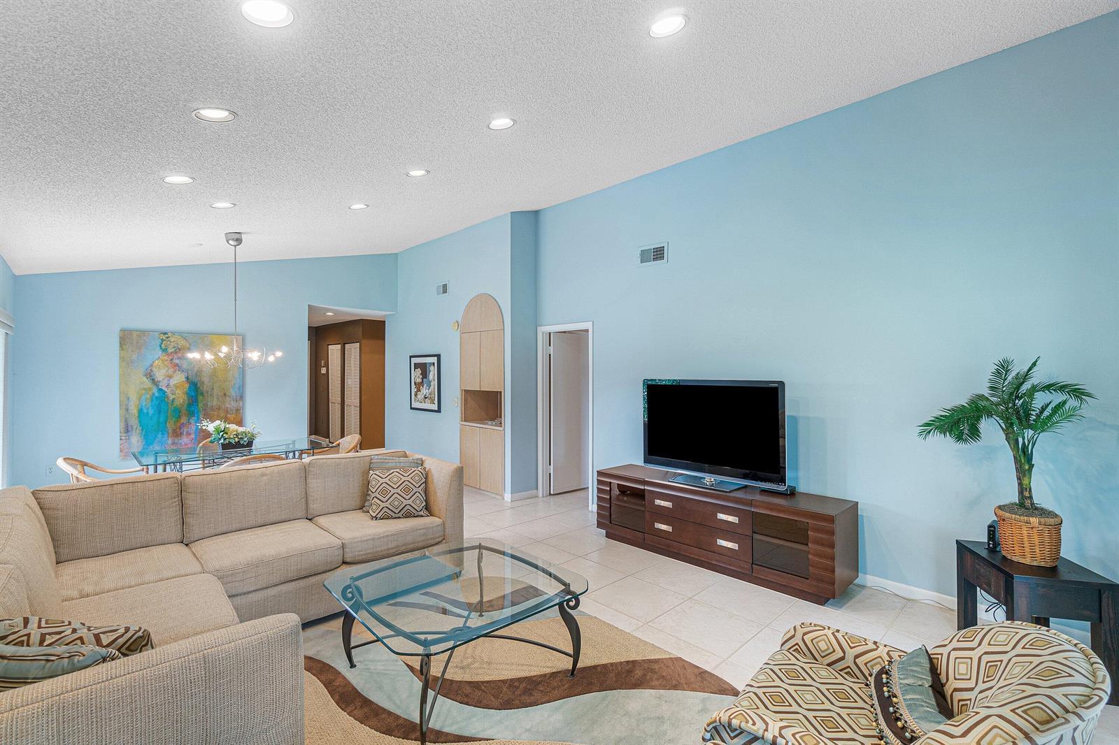 27 Stratford Lane W # D, Boynton Beach FL 33436