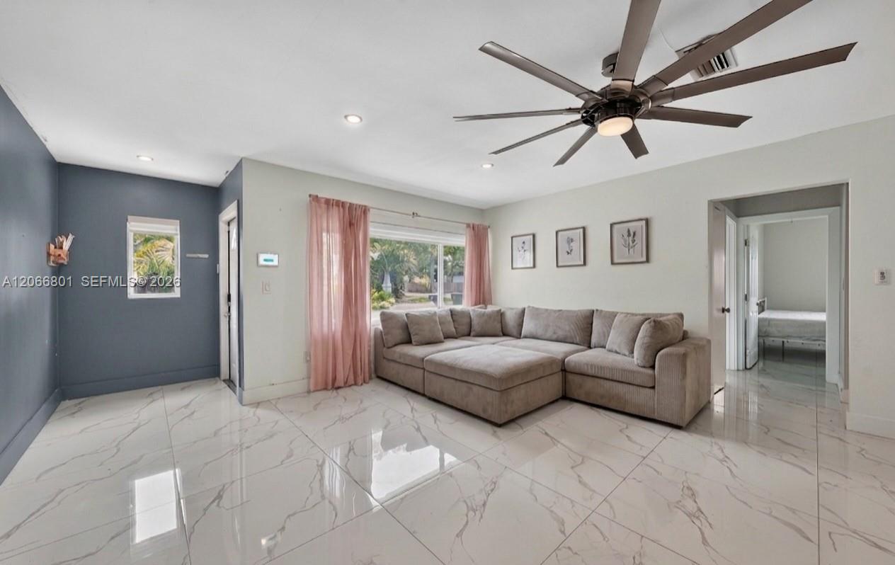 7304 Mckinley St, Hollywood FL 33024 photo 4