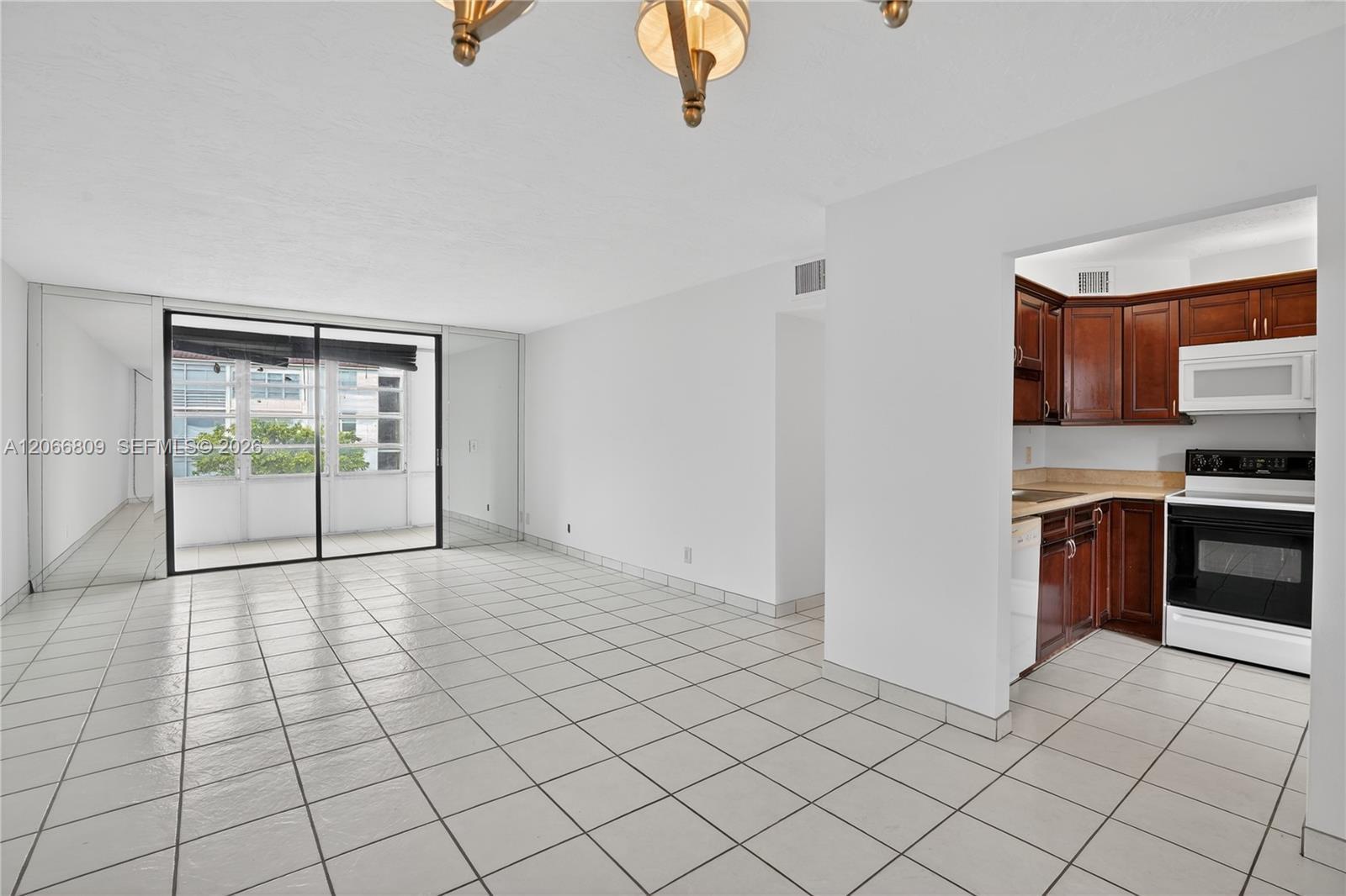 2821 Somerset Dr # 317, Lauderdale Lakes FL 33311 photo 2