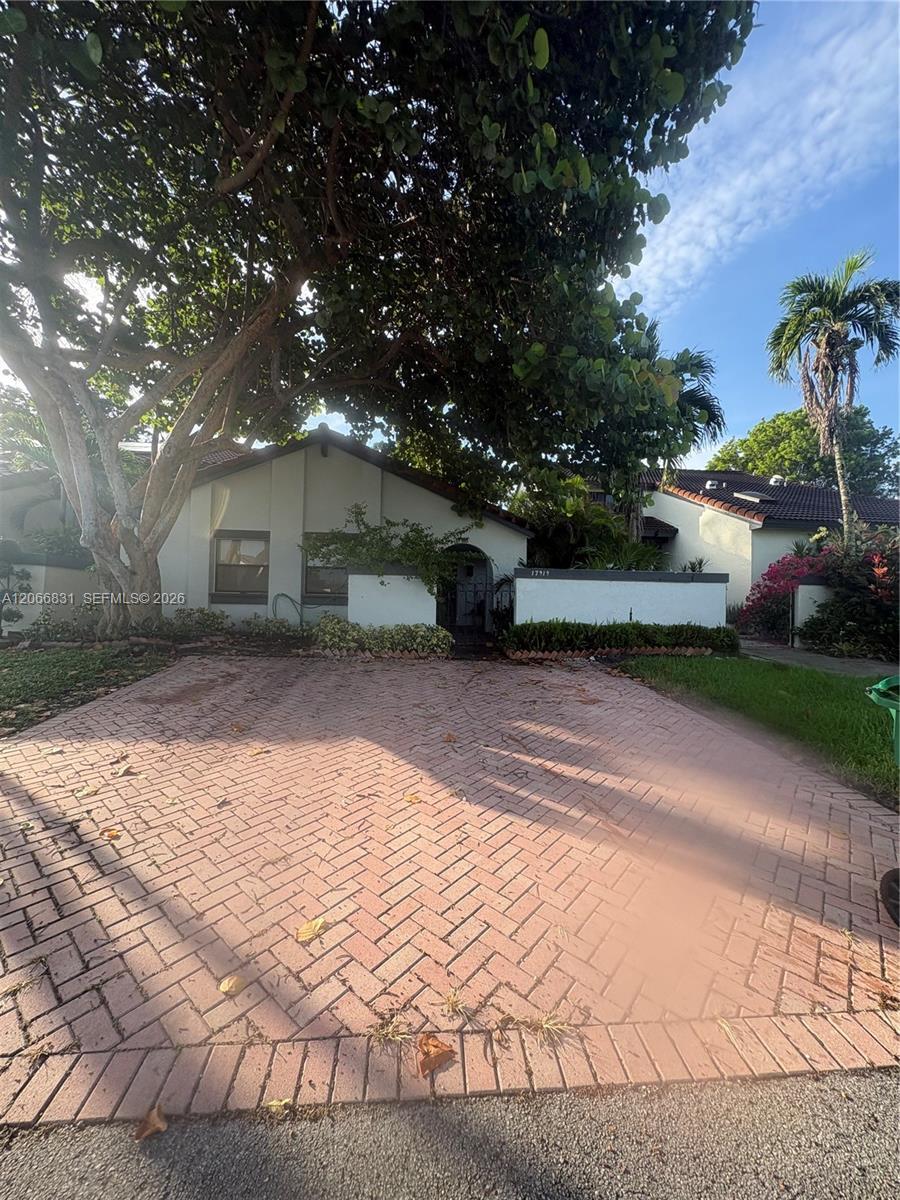 17919 NW 66th Ct, Hialeah FL 33015
