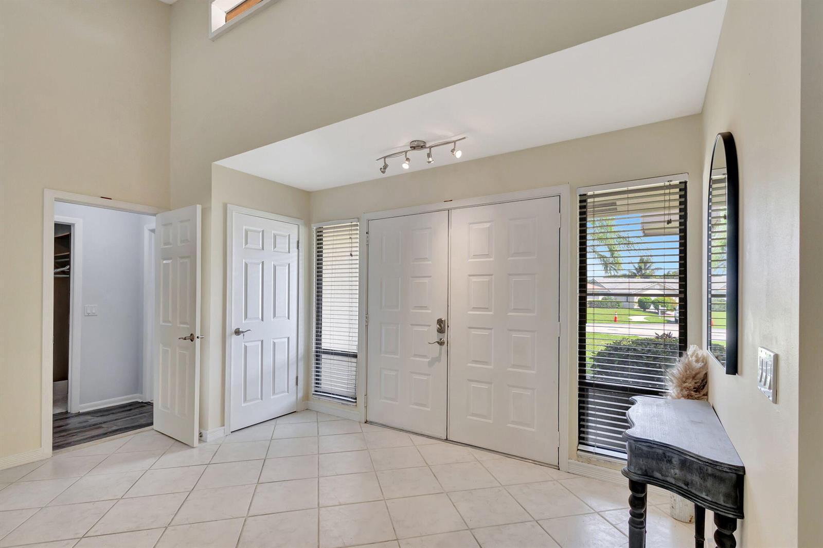 88 Pinehill Trail E, Tequesta FL 33469 photo 4