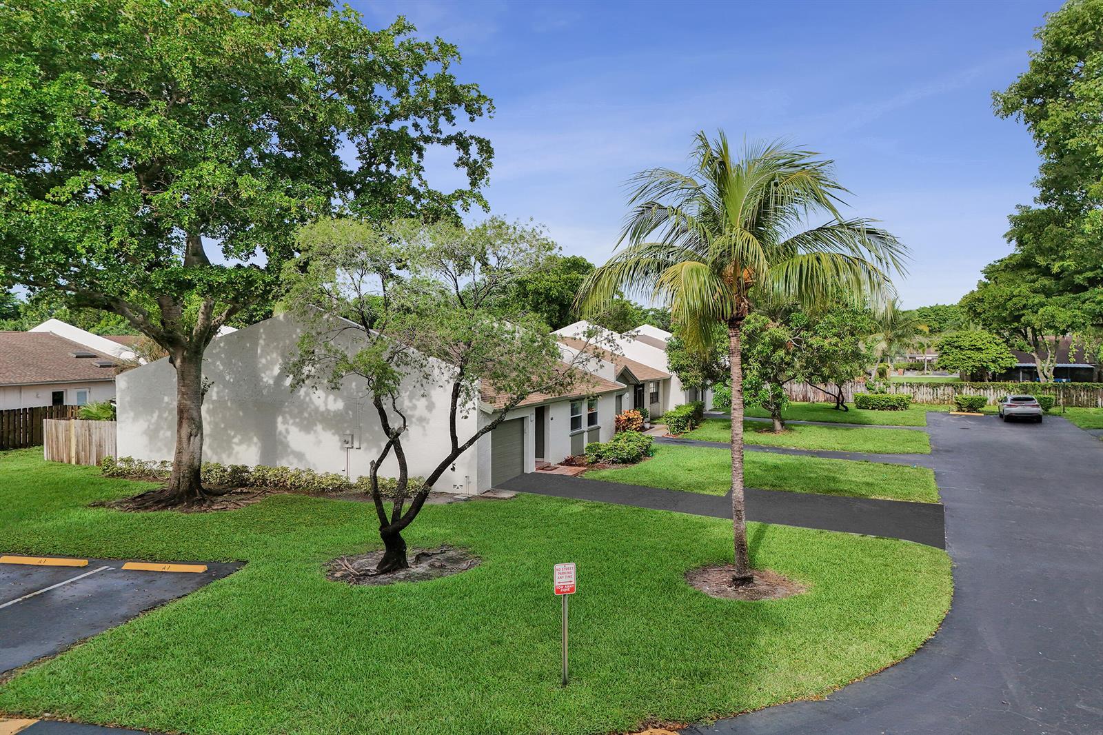 904 NW 51ST Street, Deerfield Beach FL 33064 photo 4