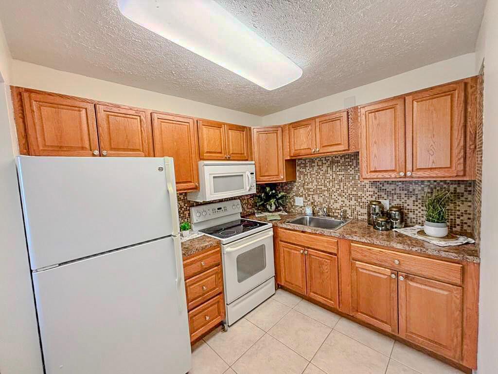 54 Newport Court # c, Deerfield Beach FL 33442 photo 2