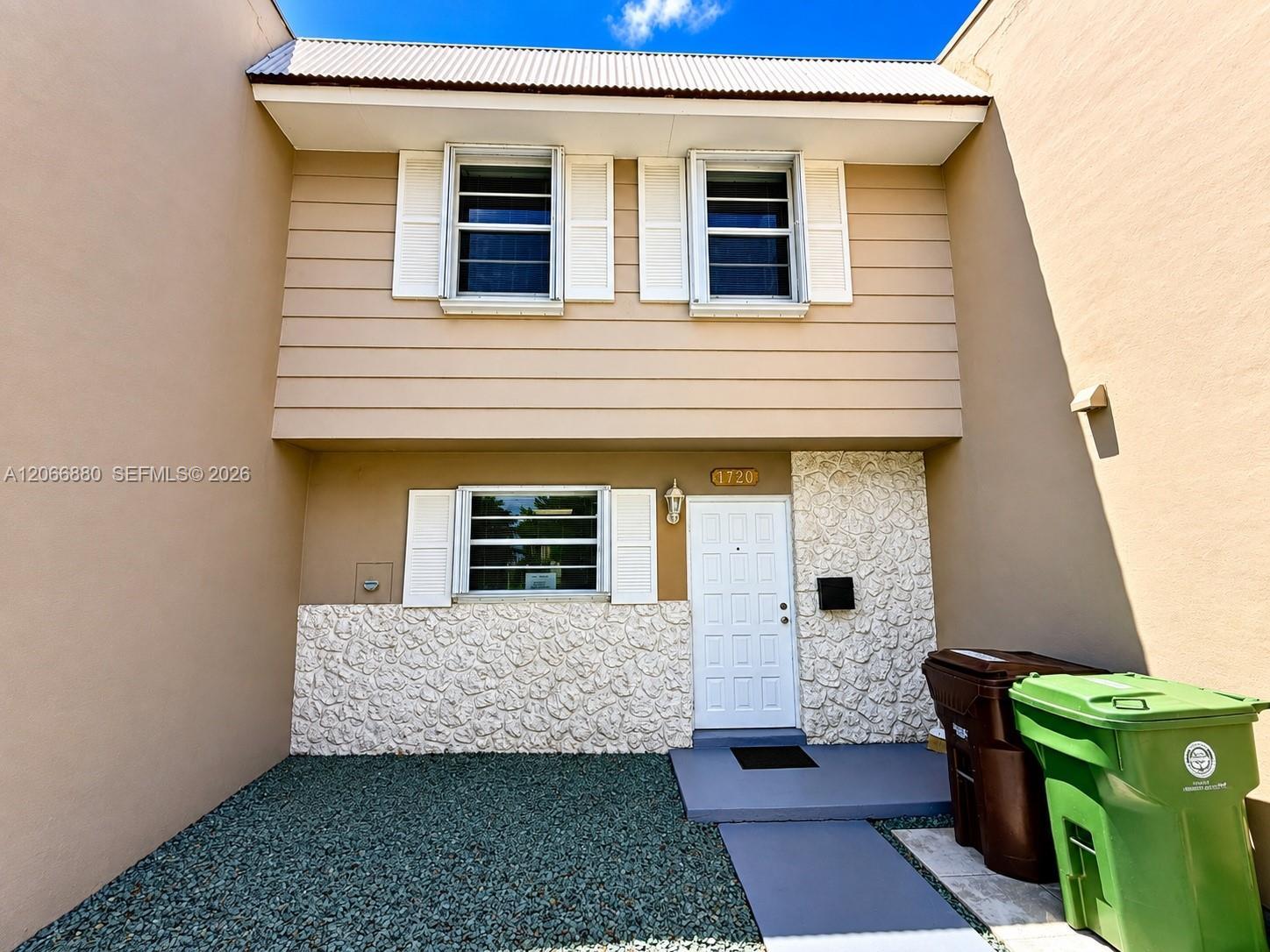 1720 W 75th St, Hialeah FL 33014 photo 2